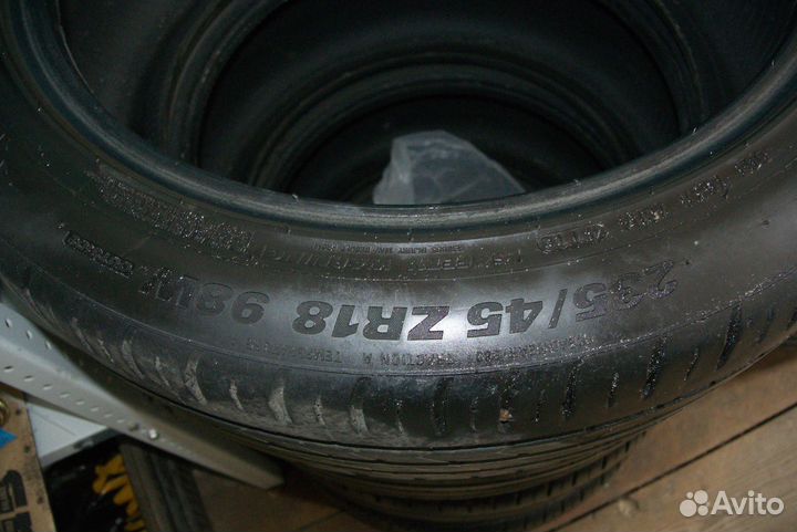 Kumho Ecsta HS51 235/45 R18 98W