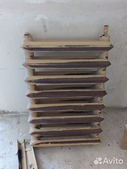 Радиатор отопления чугунный на 8 секций