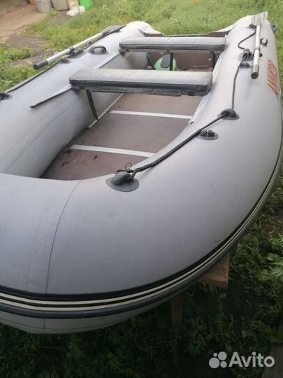 Лодка с мотором