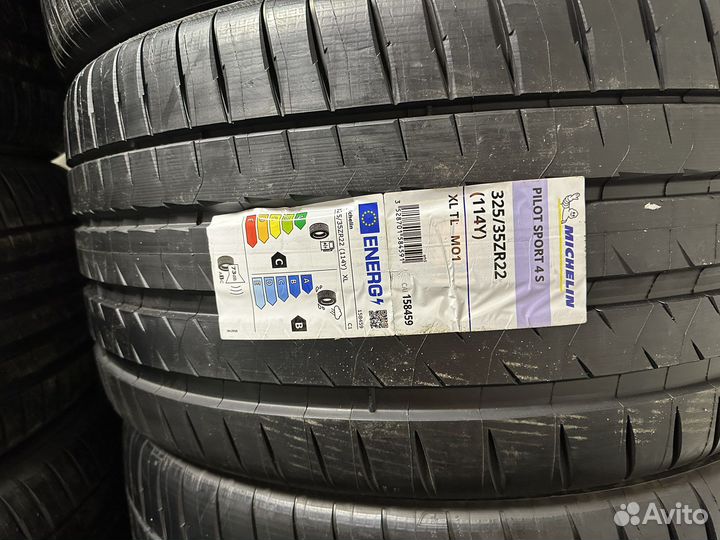 Michelin Pilot Sport 4 S 285/40 R22 и 325/35 R22