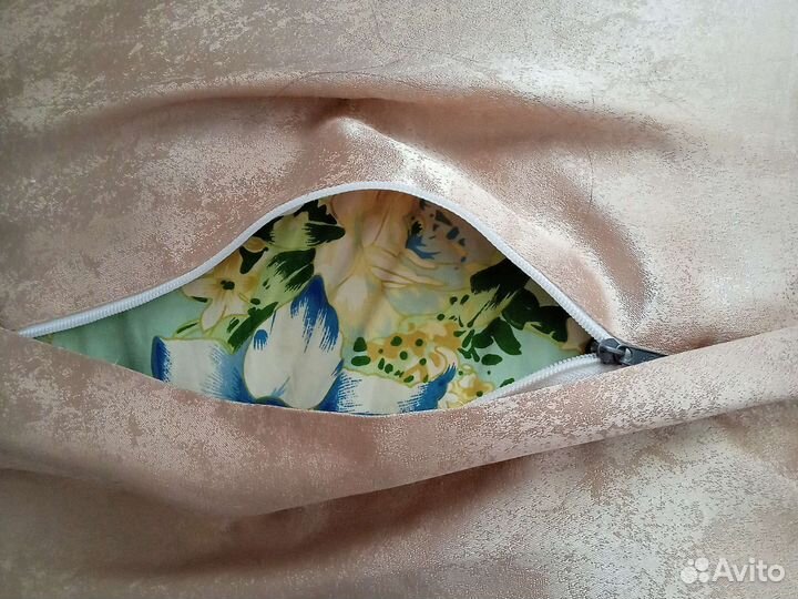 Подушка- думка, б/у, размер 43*43 см