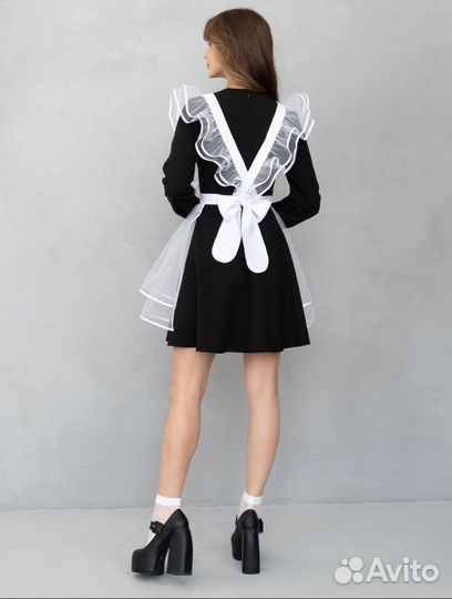 Белый школьный фартук