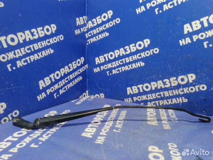 Правый поводок дворника Skoda Octavia A4 лифтбэк