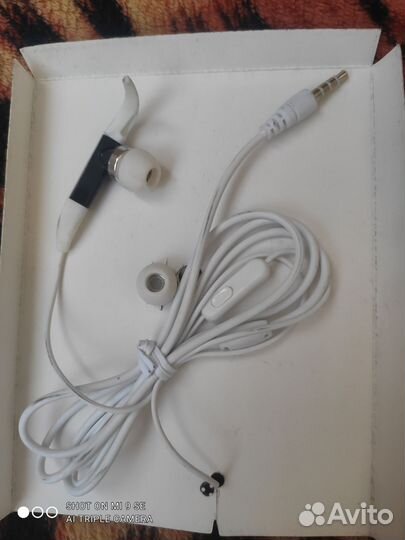 Проводные наушники новые