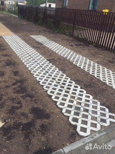 Укладка рулонного газона