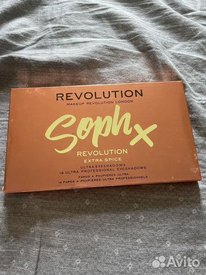 Палетка теней revolution