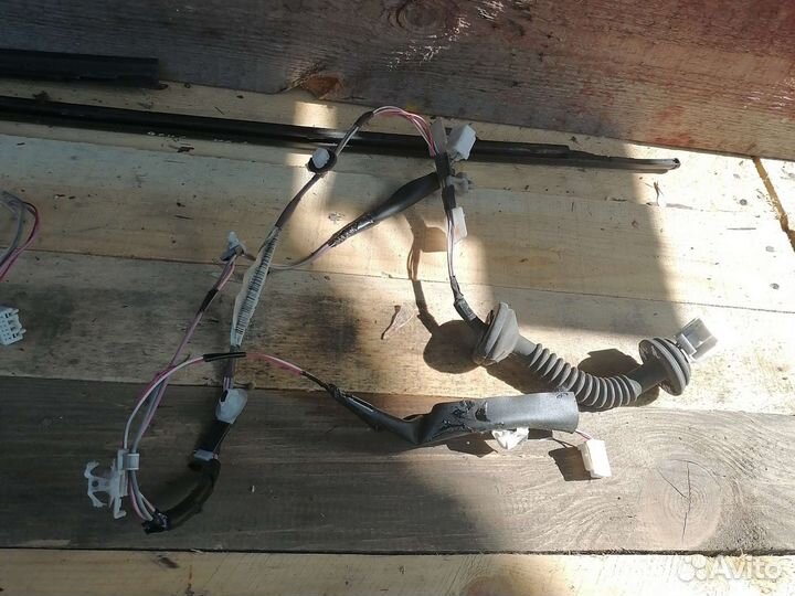 Проводка задней правой двери Toyota yris II