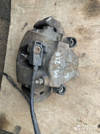 Тормозные суппорта Мерседес 210 98 год