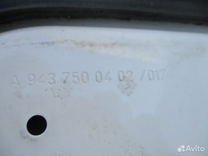 Крышка инструментального ящика левая Mercedes-Benz