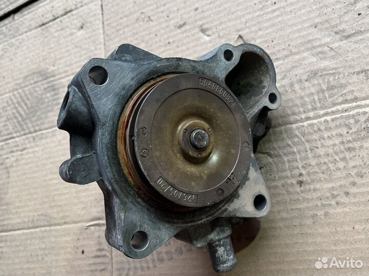 Помпа водяной насос Iveco Daily 3.0
