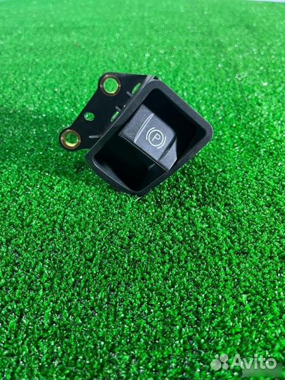 Кнопка фиксатора стояночного тормоза Toyota Avensi