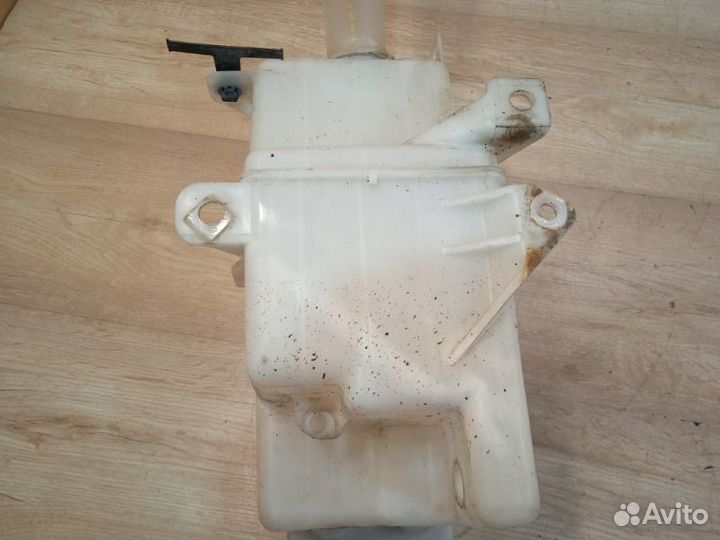 Бачок омывателя Mitsubishi Outlander CU 2.4 2006