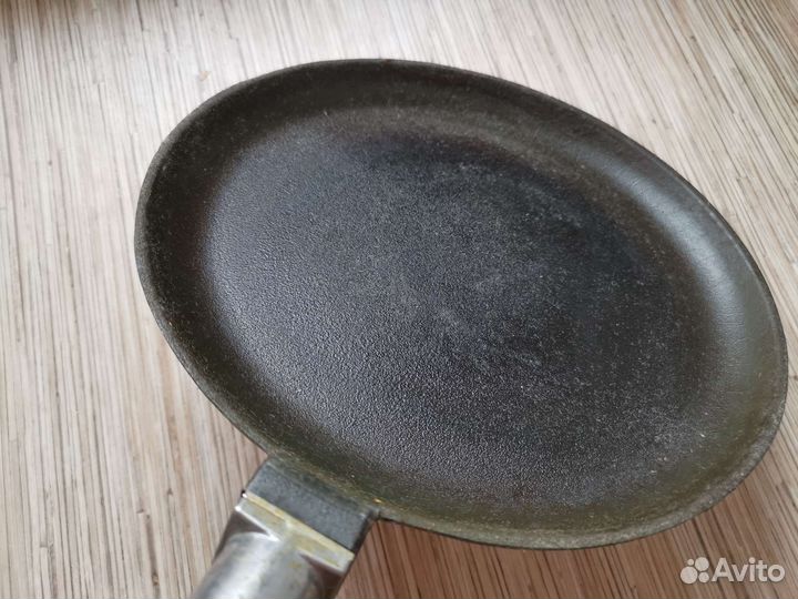 Чугунная сковорода блинная