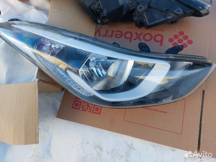 Фара правая Hyundai Elantra MD 2014-16 рестайлинг