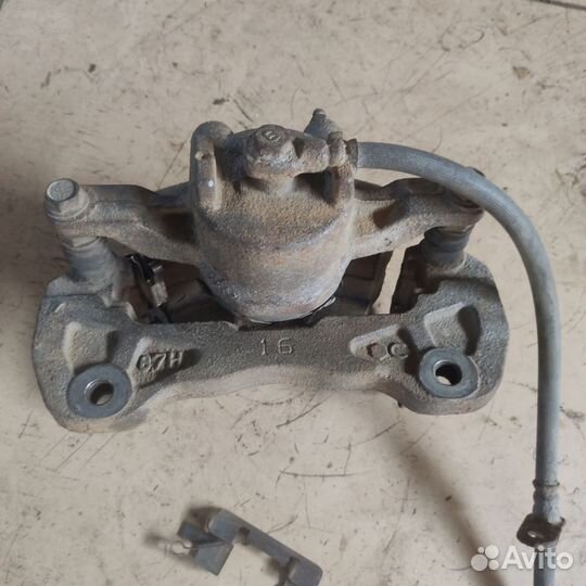 Суппорт тормозной передний левый mitsubishi L200