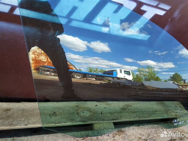 Стекло двери переднее правое Volkswagen Passat B7