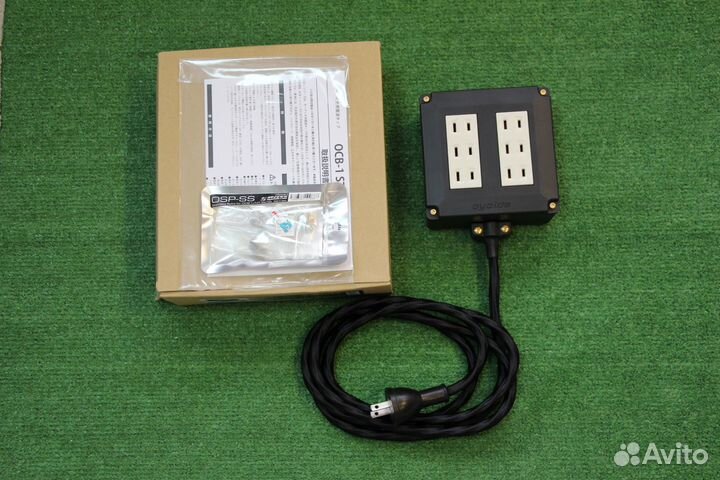 Разветвитель питания Oyaide OCB-1 SX+шипы, Япония