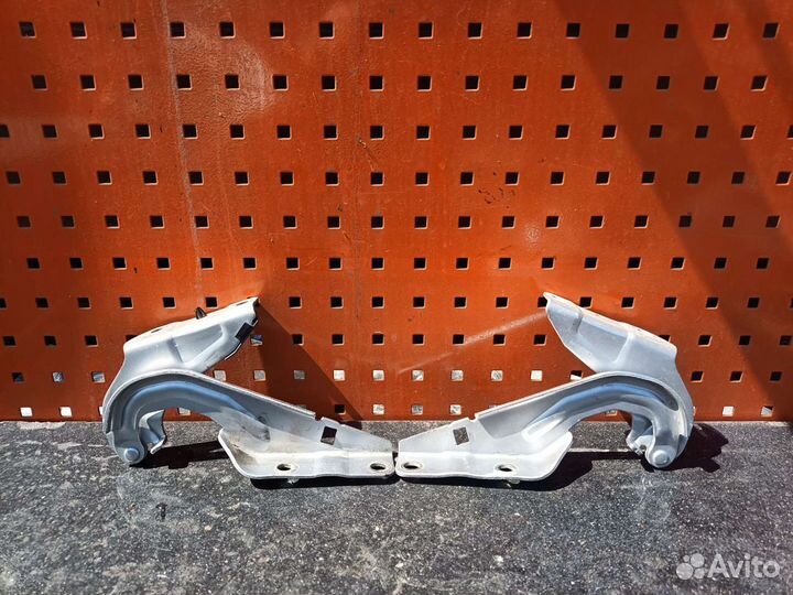 Капот Mitsubishi Outlander 2012 год