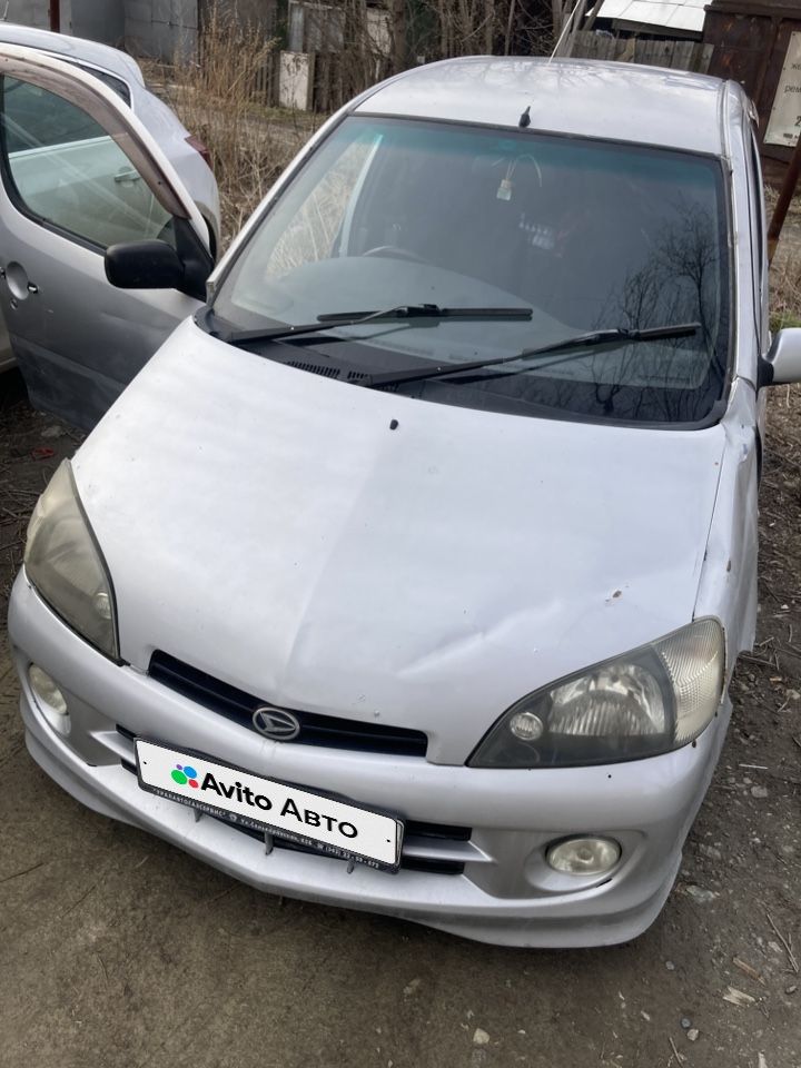 Daihatsu YRV