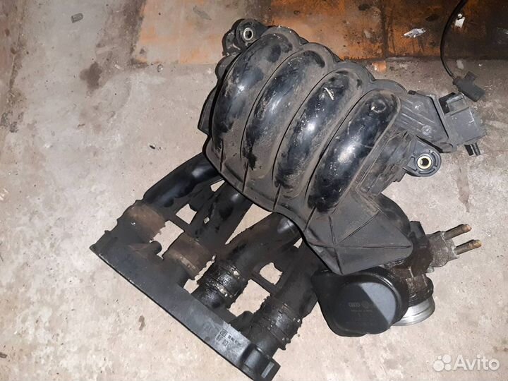 Коллектор Впускной Audi A4 B5 1.6л AHL