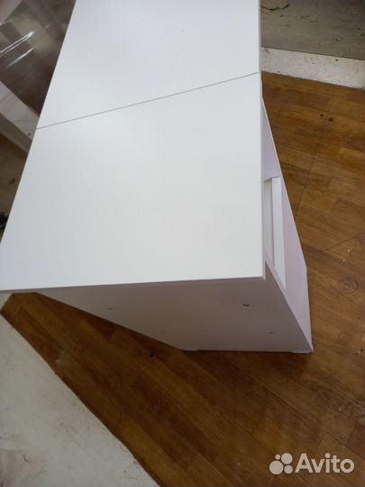 Маникюрный стол складной новый