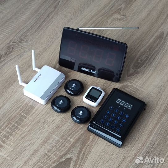 Кнопка вызова официанта, часы, табло, пуль, репите