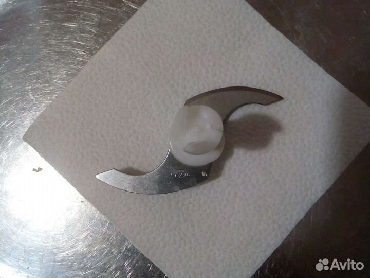 Нож в чашу измельчителя блендера