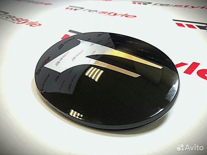 Эмблема в решетку F-Sport Lexus RX Стекло