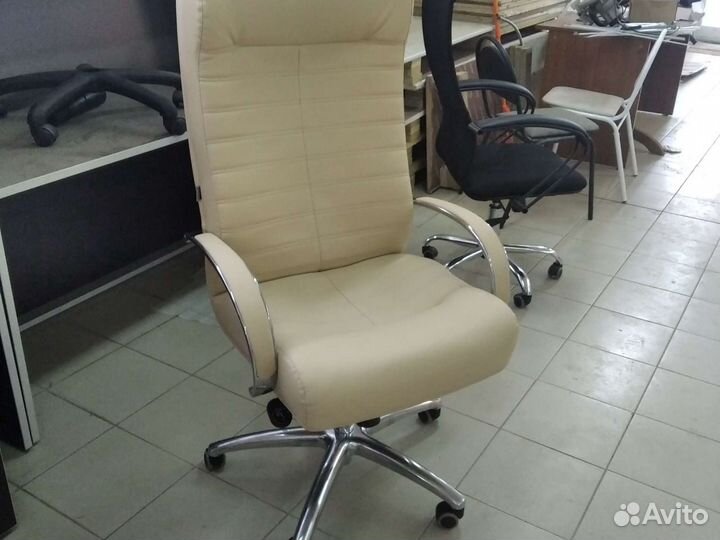 Офисное кресло