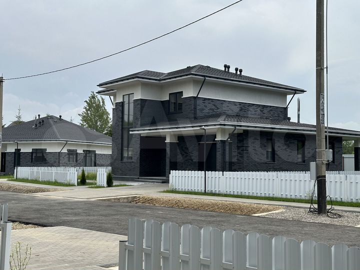 Коттедж 180 м² на участке 7,7 сот.