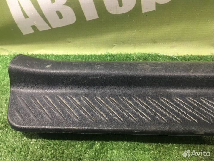 Накладка на порог салона передняя правая Mazda