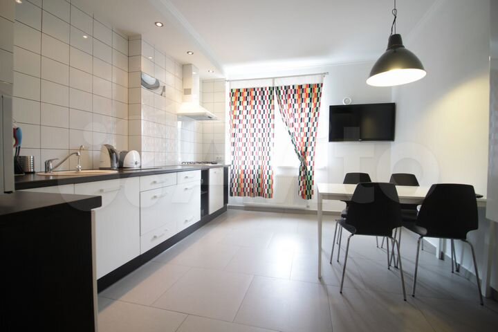 2-к. квартира, 75 м², 1/10 эт.