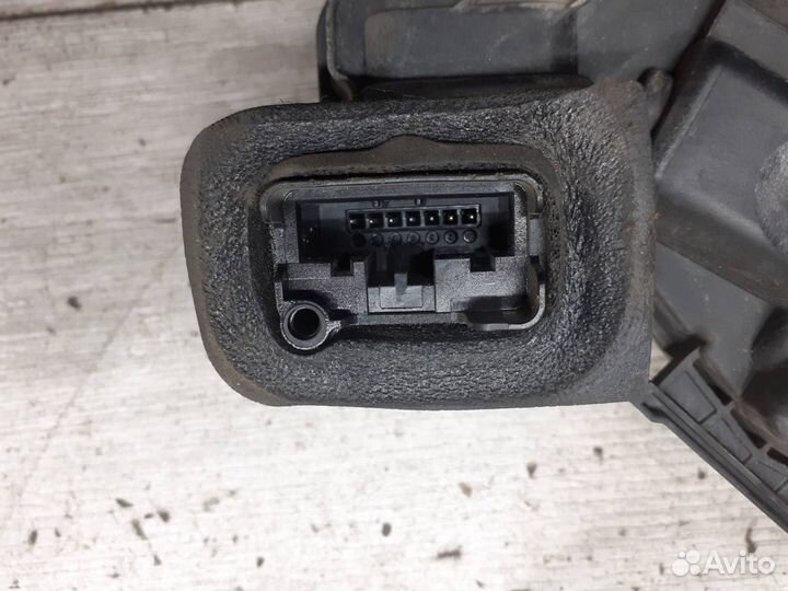 Замок двери задней правой VAG