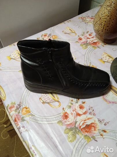 Демисезонные женские ботинки на двух молниях