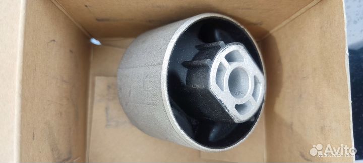 Сайлентблок заднего продольного рычага 3862001