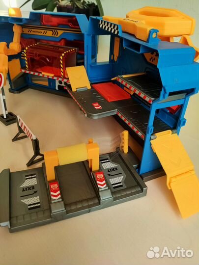 Полицейский участок, парковка