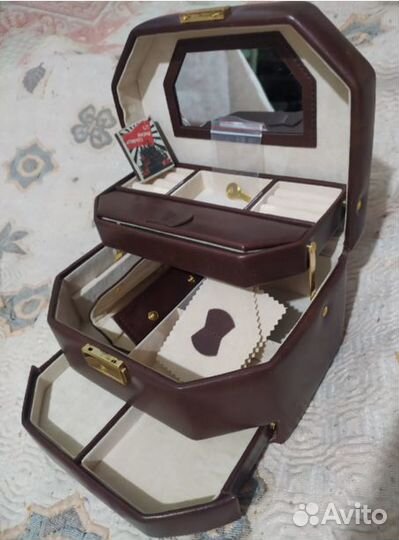 Шкатулка - сейф с ключом 22*17
