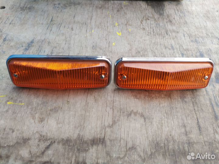 Газ-14 Чайка подфарники в передние крылья новые