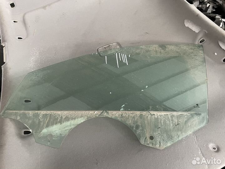 Правые стекла двери на skoda rapid