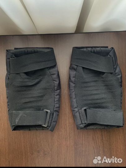 Наколенники