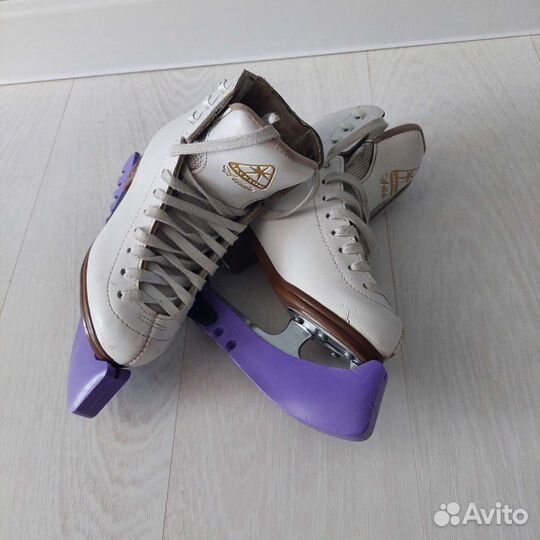 Фигурные коньки jackson