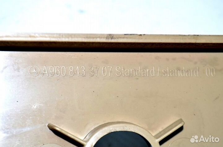 Салонная пластиковая крышка mercedes-benz Actros MP4 2546 (01.13)