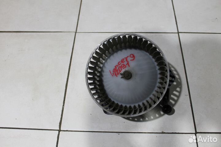 Моторчик отопителя Mitsubishi MR568593 лансер 9