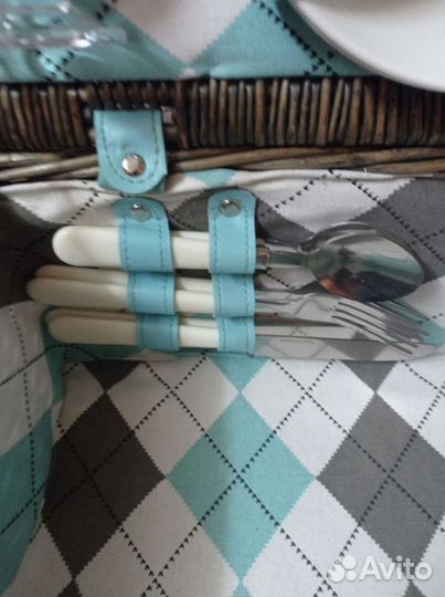 Набор посуды для пикника с пледом