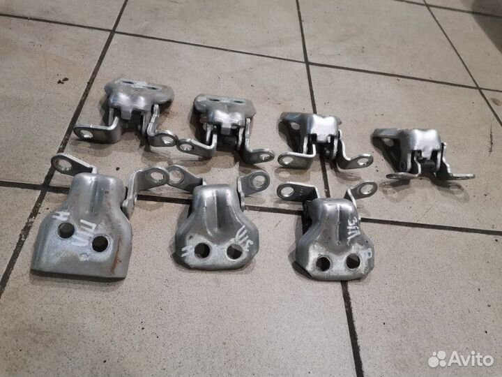 Петля двери Ford Fusion cbк fxga 1.4 2007