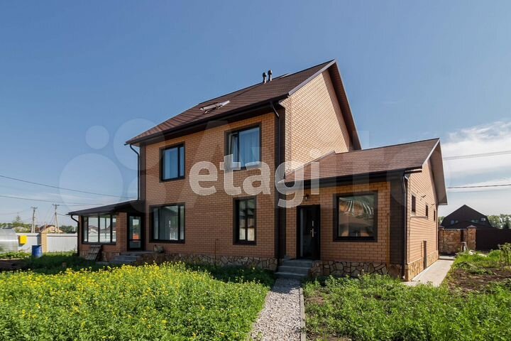 Дом 242,2 м² на участке 14,8 сот.