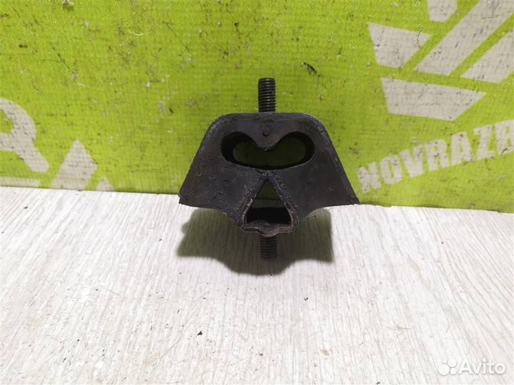 Опора двигателя Ауди 80 90 Б3