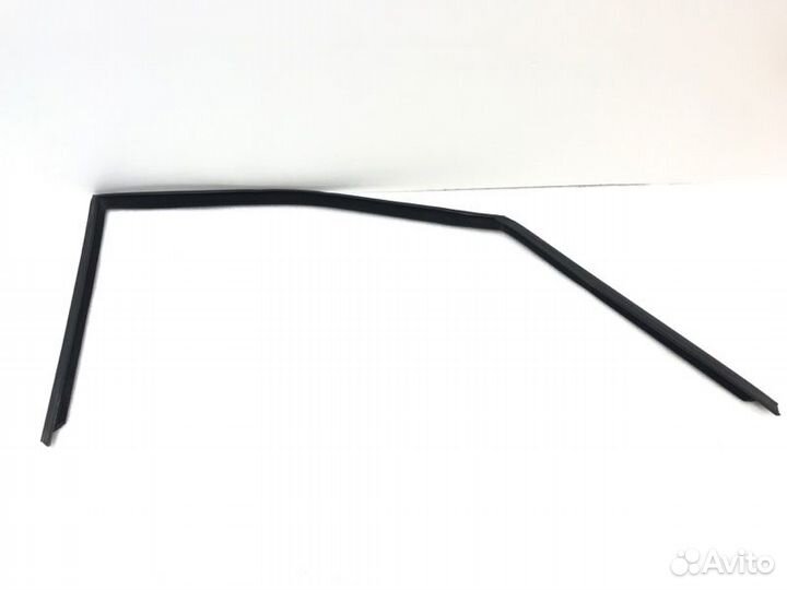 Уплотнитель двери передний правый Bmw X5 E70 2010