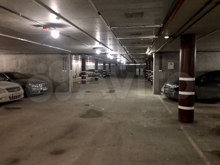Машиноместо, 16 м²