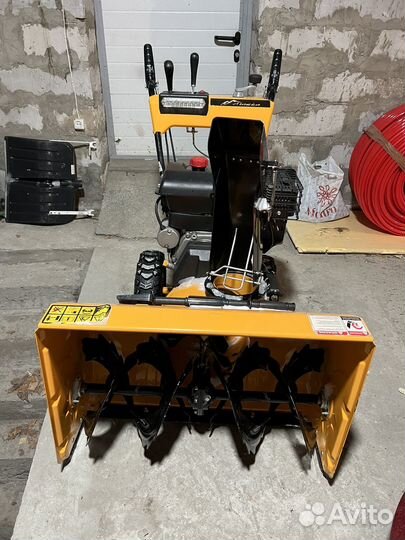 Снегоуборщик бензиновый 11 л с